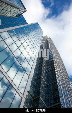 London, England - 33 Canada Square, Canary Wharf von unten Stockfoto