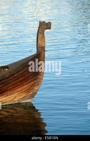 Bow Galionsfigur der Munin, eine Nachbildung der norwegischen Wikinger Schiff Gokstad, Kulturerbe-Hafen, Vancouver, BC, Kanada Stockfoto