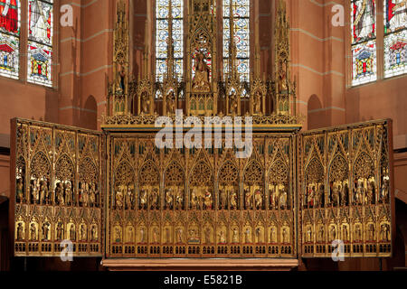 Gotischer Flügelaltar mit Holzschnitzereien und Figuren, Liebfrauenkirche, Oberwesel, Rheinland-Pfalz, Deutschland Stockfoto