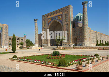 Sher-Dor Medresen, Registan, Samarkand, Usbekistan Stockfoto