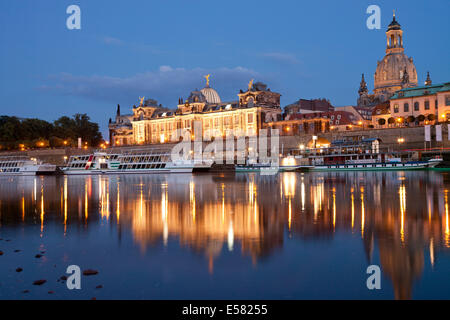 Ufer des Flusses Elbe mit Brühl Terrasse, Dresdner Akademie der bildenden Künste, Frauenkirche Church, Church of Our Lady Stockfoto
