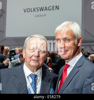 Wolfgang Porsche, Vorsitzender des Vorstands der Porsche AG, links, und Matthias Müller, Vorstandsvorsitzender der Porsche AG, rechts, Group Night des die Stockfoto