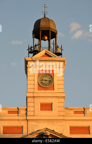 Glockenturm der Presidencia De la Comunidad de Madrid, Antigua Casa de Correos, Vorsitz der autonomen Gemeinschaft von Stockfoto