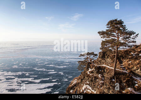 Baikalsee im Winter, westlichen Ufer, See Baikal-Region, Sibirien, Russland Stockfoto