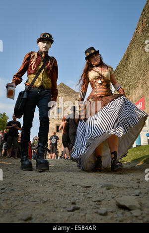 BOLKÓW, Polen - 19. Juli 2014: Ein nicht identifizierter Teilnehmer des dunklen independent Festival Castle Party. Stockfoto