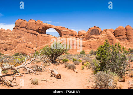 Arches national Parck, Utah, USA-august 9, 2012:view des Panoramas mit einem natürlichen Bogen innen an den Bögen nationalen Parck Uta Stockfoto