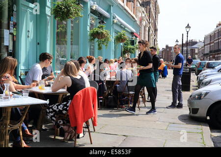 Quartier, ein italienisch inspiriert unabhängige Restaurant auf dem Kopfsteinpflaster der Falkner Street, angrenzend an Hope Street in Liverpool Stockfoto