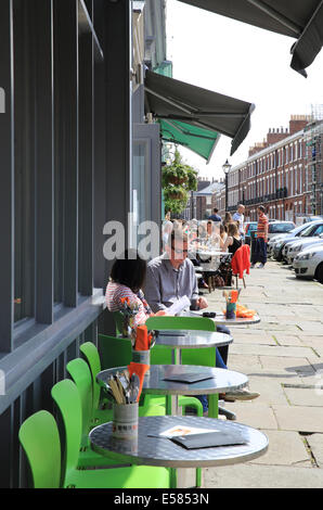 Quartier, ein italienisch inspiriert unabhängige Restaurant auf dem Kopfsteinpflaster der Falkner Street, angrenzend an Hope Street in Liverpool Stockfoto