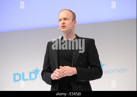 München, Deutschland. 22. Juli 2014. Ryan Gentz (CuteCircuit) spricht auf dem Podium bei der Übersetzung (Digital-Life-Design) Konferenz im Haus der Kunst in München. Das Motto des diesjährigen Übersetzung Innovationskonferenz von Hubert Burda Media am 21 und 22. Juli in München ist "Relevanz"! Bildnachweis: Dpa picture Alliance/Alamy Live News Stockfoto