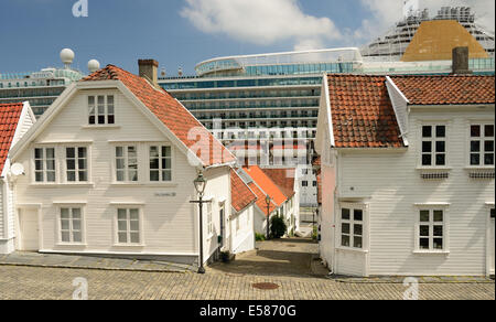 Weiß bemalten Häusern im Bereich Gamle Stavanger, Norwegen. Stockfoto