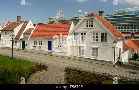 Weiß bemalten Häusern im Bereich Gamle Stavanger, Norwegen. Stockfoto