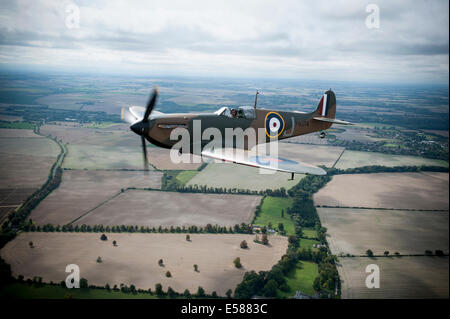 Mk1 Supermarine Spitfire P9374 fliegen wieder restauriert. Die Spitfire wurde über Calais 1940 abgeschossen Stockfoto