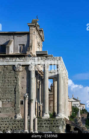 Tempel des Antoninus & Faustina, auch San Lorenzo Kirche, Forum Romanum, Rom, Italien Stockfoto