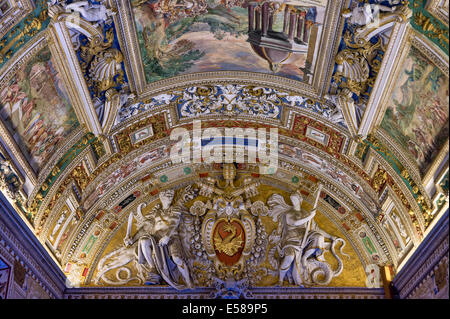 Deckenfresko in der Halle der Karten, Vatican Museum, Vatikan, Rom, Italien Stockfoto