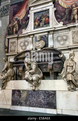 Michelangelos Krypta befindet sich in der Kirche Santa Croce Basilika, Florenz, Italien Stockfoto