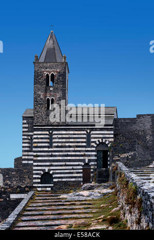 Außenansicht des mittelalterlichen St. Peterskirche, Porto Venere, Italien Stockfoto