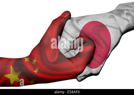 Diplomatischen Handshake zwischen den Ländern: Flaggen von China und Japan überdruckte die beiden Hände Stockfoto