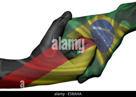 Diplomatischen Handshake zwischen den Ländern: Flaggen von Deutschland und Brasilien überdruckte die beiden Hände Stockfoto