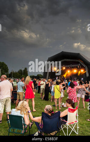 Schlechtes Wetter nähert sich die Brentwood-Festival. Stockfoto