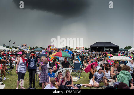 Schlechtes Wetter nähert sich die Brentwood-Festival. Stockfoto