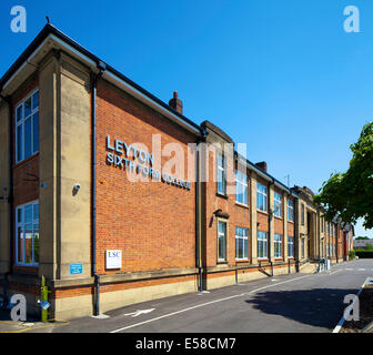 Backsteinfassade Leyton Sixth Form College Sanierung, UK Stockfoto