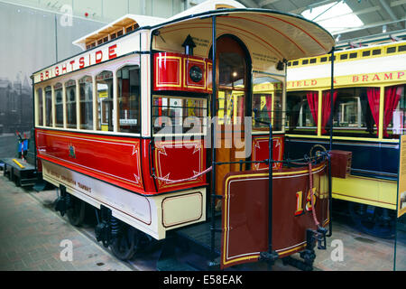 Eine frühe Pferdekutsche Straßenbahn aus dem Straßenbahnmuseum Crich Tramway Village in Derbyshire Stockfoto