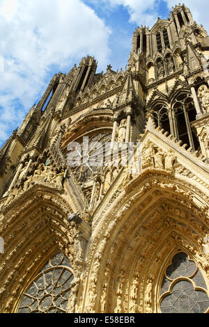 Die Kathedrale von Notre-Dame de Reims ist Sitz des Erzbistums Reims, wo die französischen Könige gekrönt wurden. Erbaut zwischen 121 Stockfoto