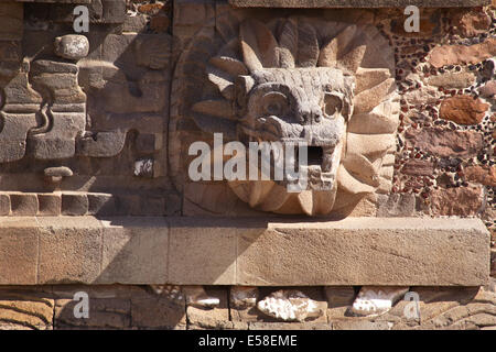 Schlange, Tempel des Quetzalcoatl, Teotihuacan, Mexiko. Stockfoto