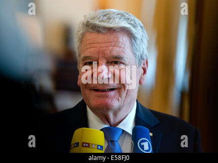 Berlin, Deutschland. 23. Juli 2014. Der deutsche Bundespräsident Joachim Gauck spricht über den Nahost-Konflikt im Schloss Bellevue in Berlin, Deutschland, 23. Juli 2014. Foto: Daniel Bockwoldt/Dpa/Alamy Live News Stockfoto