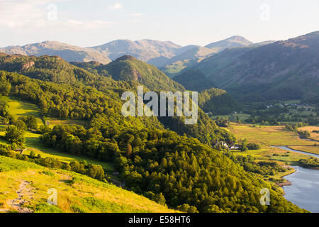 Borrowdale im Abendlicht über Keswick, Lake District, Großbritannien. Stockfoto