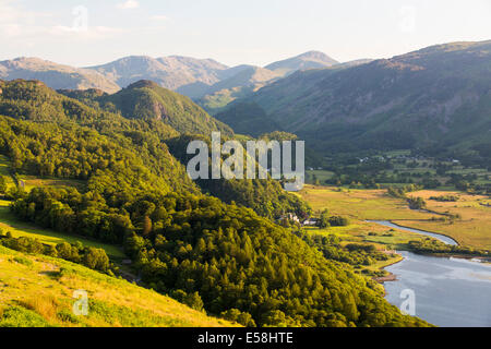 Borrowdale im Abendlicht über Keswick, Lake District, Großbritannien. Stockfoto