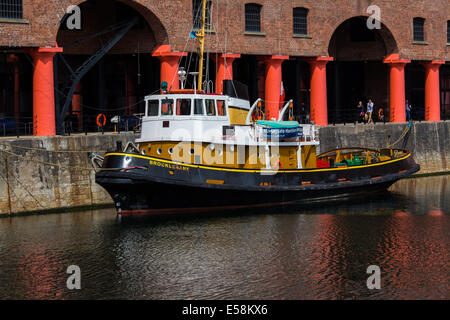 Schlepper vertäut am Albert Dock in der Stadt Liverpool Merseyside UK. Stockfoto