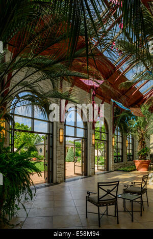 Fotografieren Sie im Inneren der tropischen Garten Anzeige bei Ewing und Muriel Kauffman Memorial Gardens in Kansas City, Missouri. Stockfoto