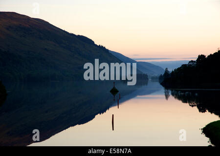 Der Caledonian Canal in Schottlands Great Glen zwischen Fort Augustus und Invergary Stockfoto