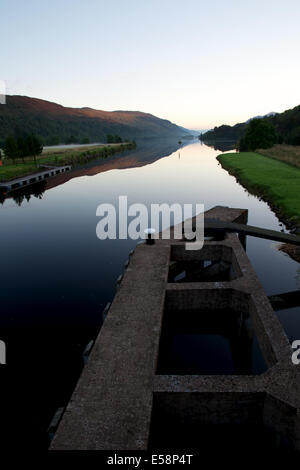 Der Caledonian Canal in Schottlands Great Glen zwischen Fort Augustus und Invergary Stockfoto