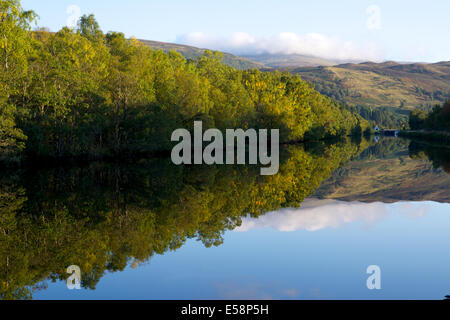 Der Caledonian Canal in Schottlands Great Glen zwischen Fort Augustus und Invergary Stockfoto