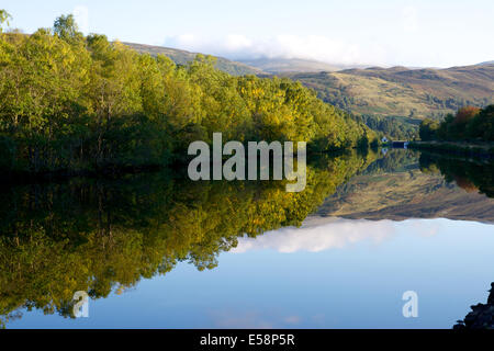 Der Caledonian Canal in Schottlands Great Glen zwischen Fort Augustus und Invergary Stockfoto