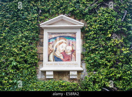 Bunte Mosaikbild der Madonna mit Kind in den Vatikanischen Gärten, Vatikan, Rom Stockfoto