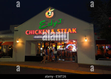 Edy der peruanischen Stil Holzkohle gegrillten Hähnchen (Pollo a la Brasa) und Steak-Fast-Food-Restaurant, Arlington, Virginia, USA Stockfoto