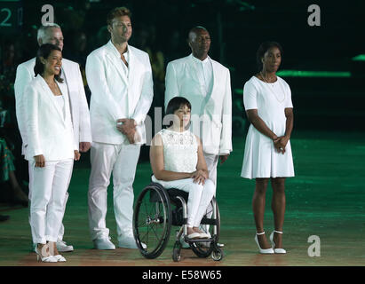 Glasgow, Schottland. 23. Juli 2014. Träger, Ian Thorpe von Australien zu kennzeichnen (3. L) steht auf der Bühne während der Eröffnungsfeier der XX Commonwealth Games im Celtic Park in Glasgow, Großbritannien, 23. Juli 2014. Bildnachweis: Wang Lili/Xinhua/Alamy Live-Nachrichten Stockfoto