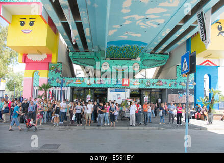 Neapel, Italien, 23.Juli: der Bürgermeister hat die besten Schriftsteller in der Stadt, die u-Bahn Brücke, die zu der Veranstaltung zu malen autorisiert "F Stockfoto