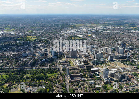 Eine Luftaufnahme von Croydon Stadtzentrum und Umgebung. Stockfoto