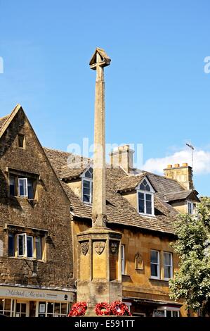 Ersten Weltkrieg Denkmal im Zentrum Dorfes, Chipping Campden, Cotswolds, Gloucestershire, England, Vereinigtes Königreich, West-Europa. Stockfoto