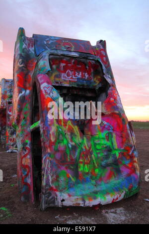 Kunst-Installation, bekannt als "Cadillac Ranch" in der Nähe von Amarillo, Texas auf der Route 66 Stockfoto