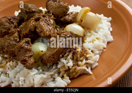 Marokkanische Tajine mit zartem Lammfleisch und Reis Stockfoto