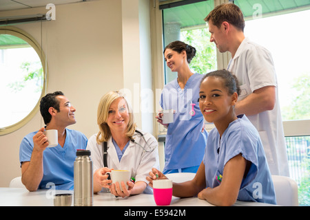 Krankenschwester Und Arzt Ficken Während Der Arbeit Im Krankenhaus Krankenschwester Und Arzt Ficken Während Der Arbeit Im Krankenhaus
