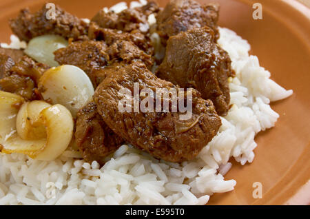 Marokkanische Tajine mit zartem Lammfleisch und Reis Stockfoto