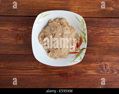 Vorschmack - s eine ursprünglich östlichen europäischen salzig Fleischgericht, die hauptsächlich aus Hackfleisch, Sardellen oder Hering und Zwiebeln zubereitet. Stockfoto