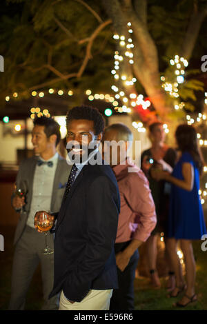 Mann lachend auf party Stockfoto