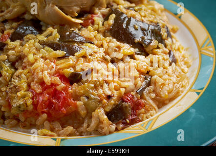 Maqluba ist ein traditionelles Gericht der arabische Levante, Persien, und Palestine.dish umfasst Fleisch, Reis und gebratenem Gemüse legte ich Stockfoto